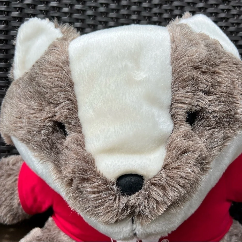 BUCKY BADGER Chelsea Teddy Bear LARGE Plush University of Wisconsin Stuffe 18x23